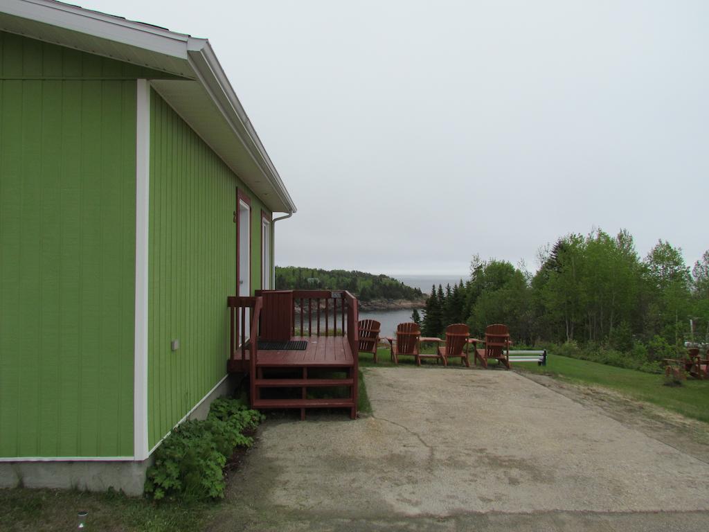 Les Chalets Au Bord De La Mer Les Escoumins Habitación foto